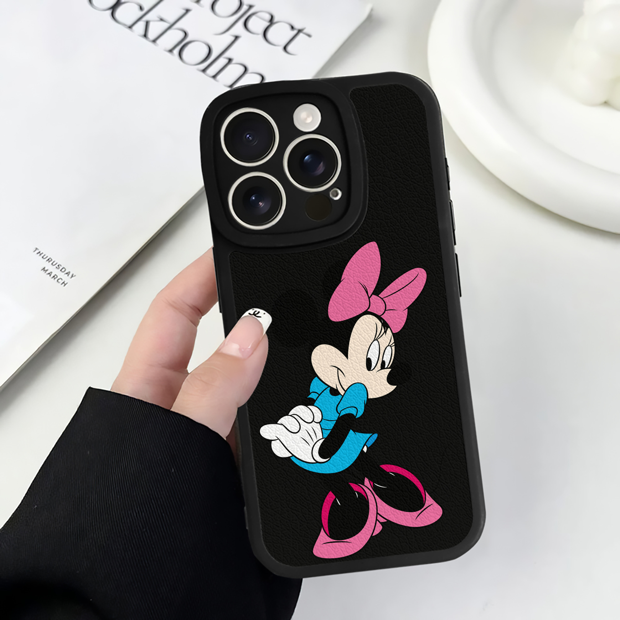 （画像用） ミッキーマウス Mickey Mouse 【iPhone 16シリーズ対応】シリコンスマホケース（レザー調） 材質：シリコン
